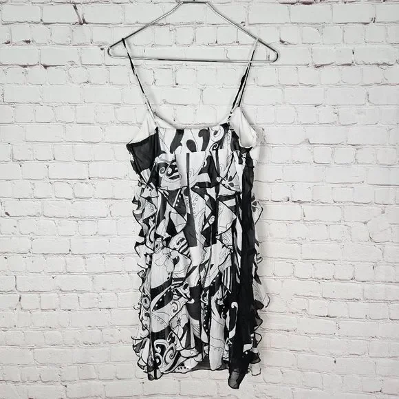 WISHES WISHES WISHES Black & White 60's Retro Inspired Box Pleated Empire Dress - Picture 4 of 5